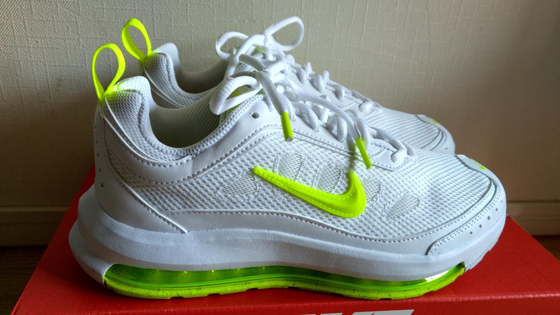 NIKE AIRMAX AP CU4870-107 WHITE/VOLT　ナイキ　エアマックス　レディース