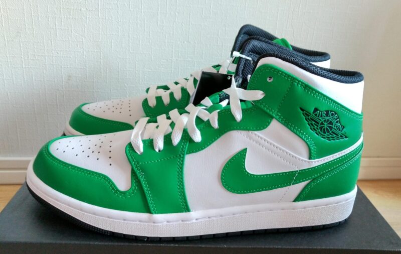 Air Jordan1 Mid "Lucky Green"　スニーカー　ナイキ