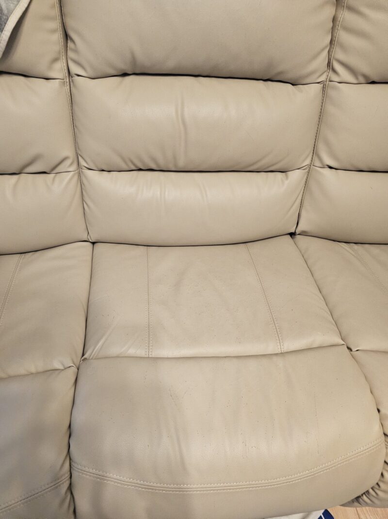 ニトリ　ソファ　N-シールド　猫　爪とぎ　リクライニング　爪痕