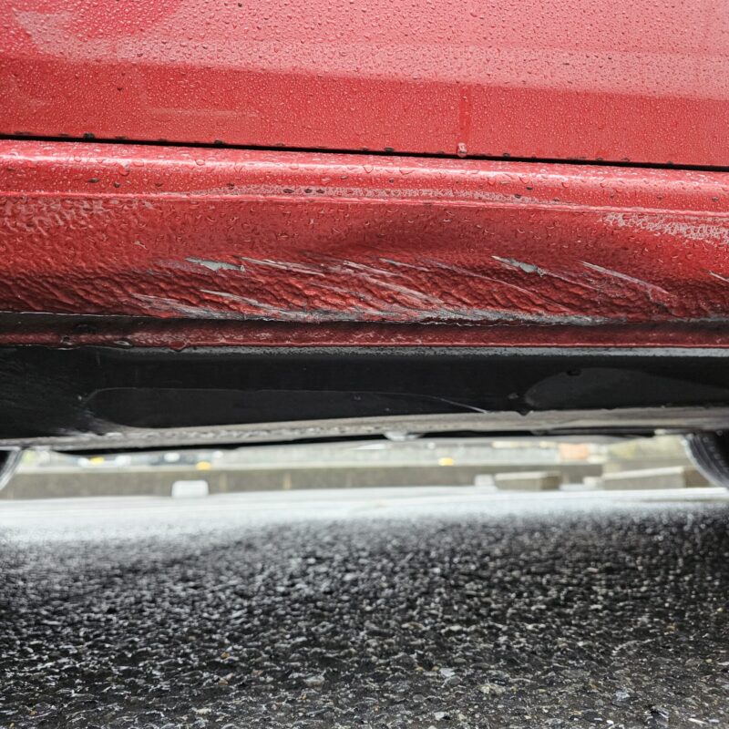 車　縁石　擦った　傷　修理